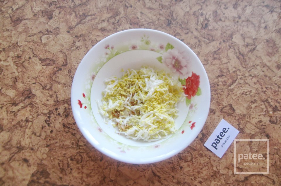 Бутерброды с яйцом, луком и соленым огурцом - Шаг 6