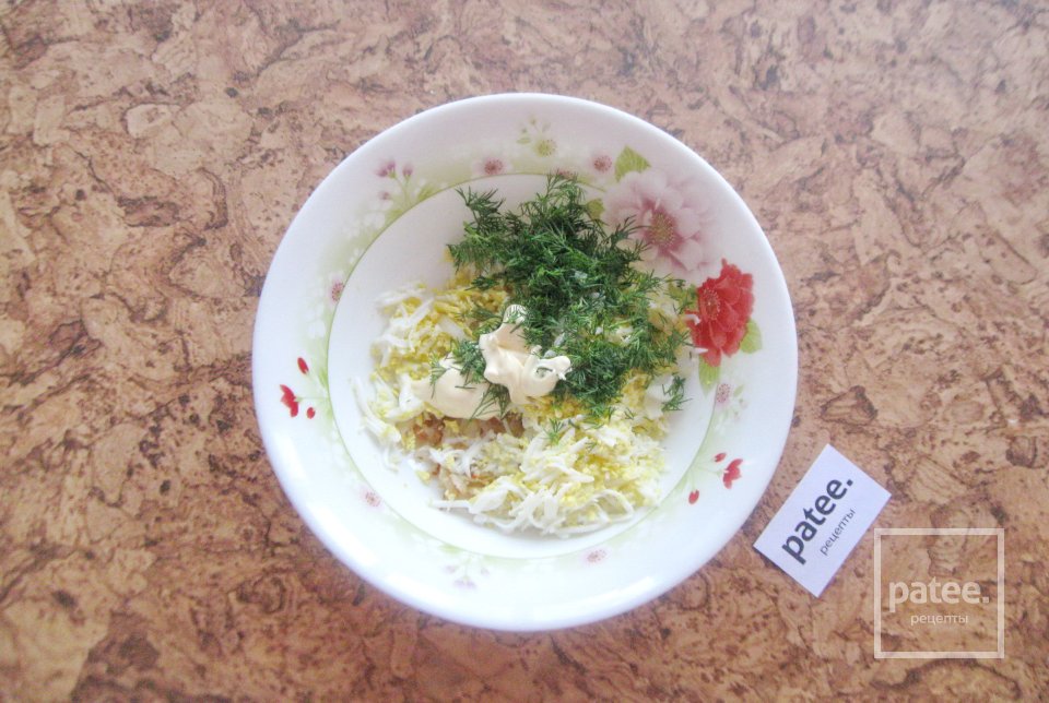 Бутерброды с яйцом, луком и соленым огурцом - Шаг 8