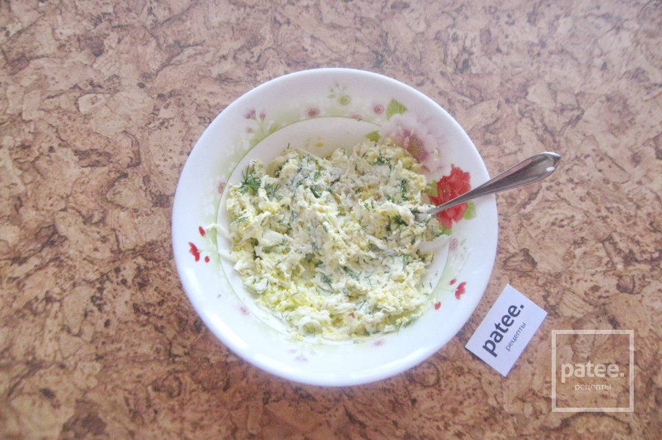 Бутерброды с яйцом, луком и соленым огурцом - Шаг 9