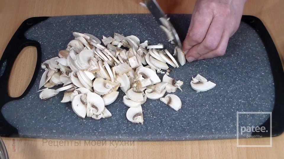 Салат из грибов со сметаной и сыром - Шаг 2