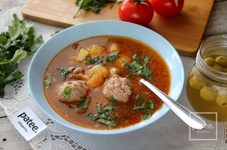 Как приготовить солянку с картошкой и капустой. Как приготовить солянку с картошкой и капустой. Солянка с фаршем. Солянка с капустой и картошкой. Солянка с капустой и картошкой и мясом.