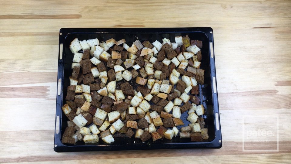 Домашние сухарики с чесноком - Шаг 3