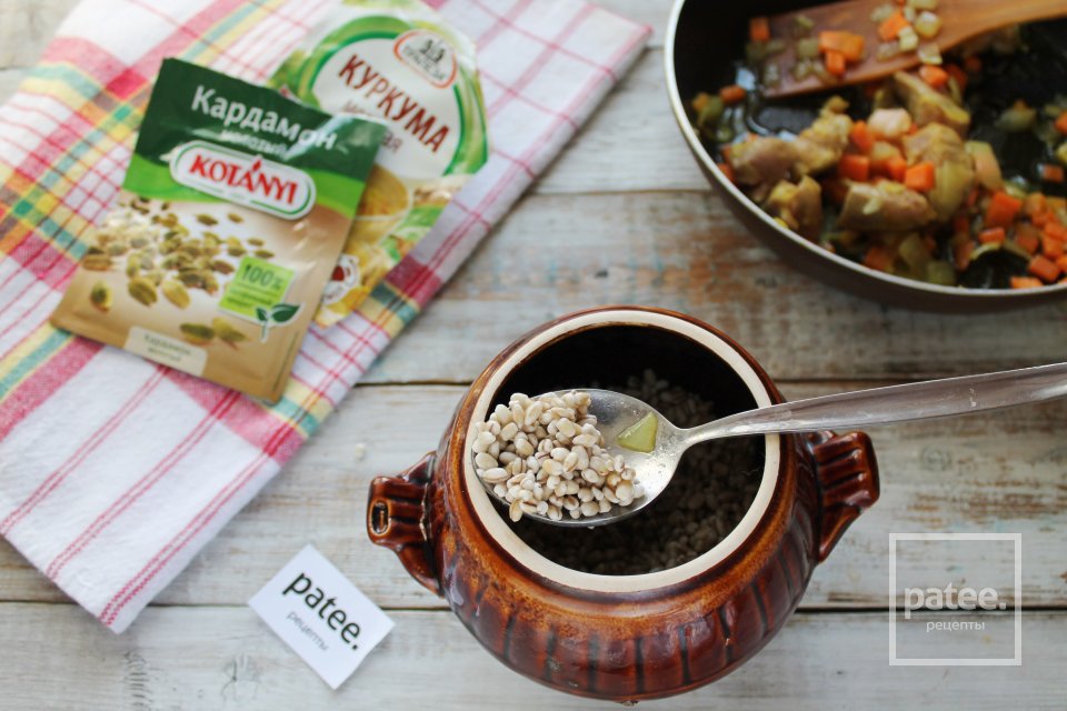 Перловая каша с индейкой в горшочках в микроволновке - Шаг 10