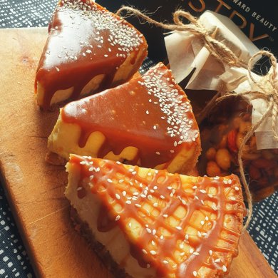 Чизкейк из творога с солёной карамелью - Шаг 11