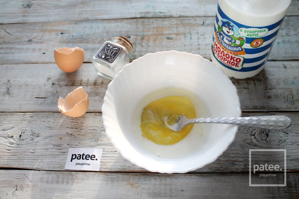 Омлет с гавайской смесью на сковороде - Шаг 6