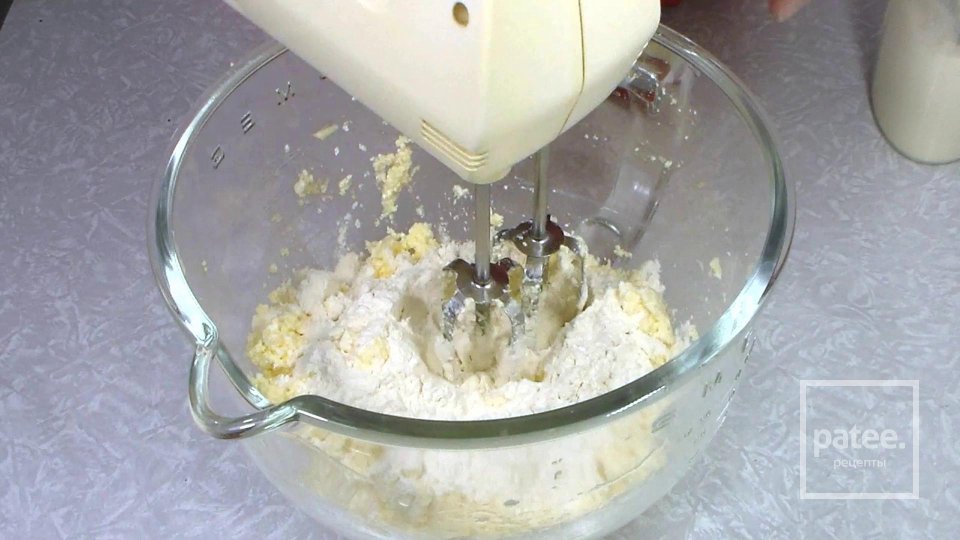 Яблочный пирог на творожном тесте - Шаг 4