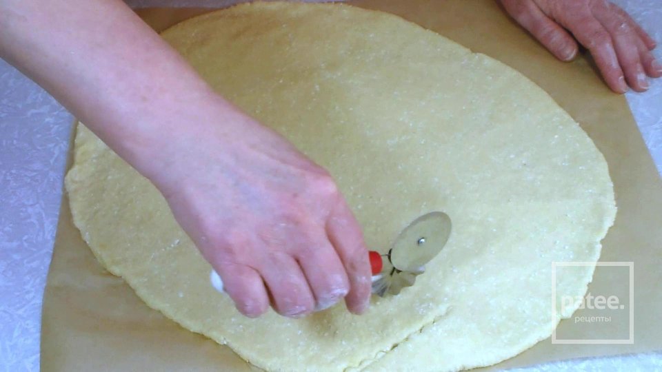 Яблочный пирог на творожном тесте - Шаг 8