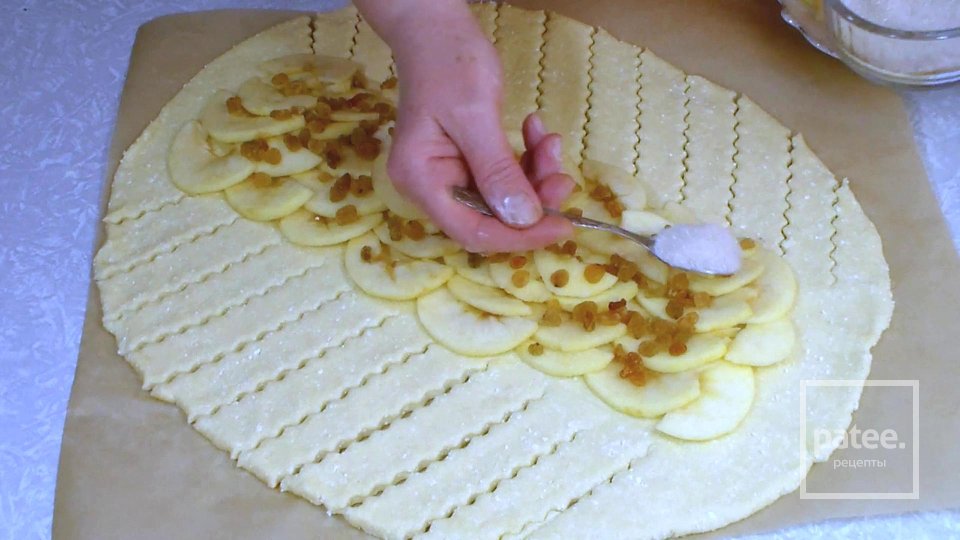 Яблочный пирог на творожном тесте - Шаг 10