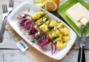 Русская закуска из селедки с горячей картошкой
