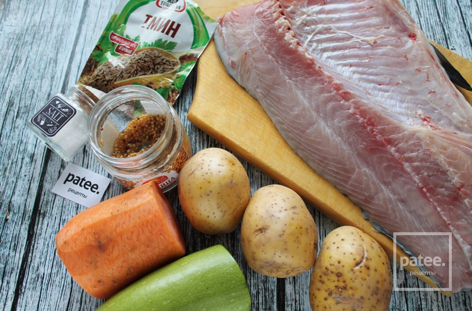 Карп с овощами в духовке в фольге - Шаг 1