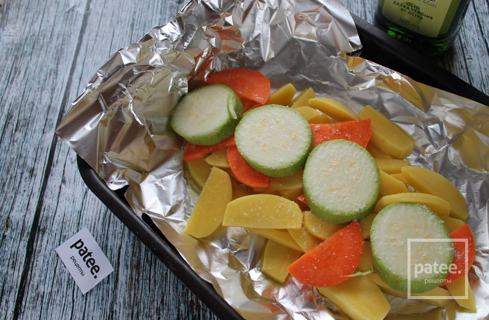 Карп с овощами в духовке в фольге - Шаг 8