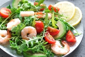 Салат с авокадо и креветками