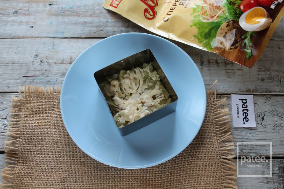 Салат Шуба с малосольной скумбрией - Шаг 9