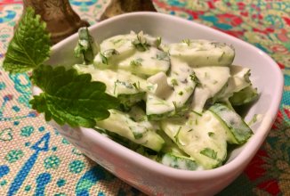 Турецкий огуречный салат.
