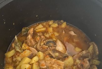 Картошка с курицей и грибами