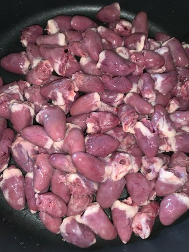 Подлива с куриными сердечками - Шаг 1