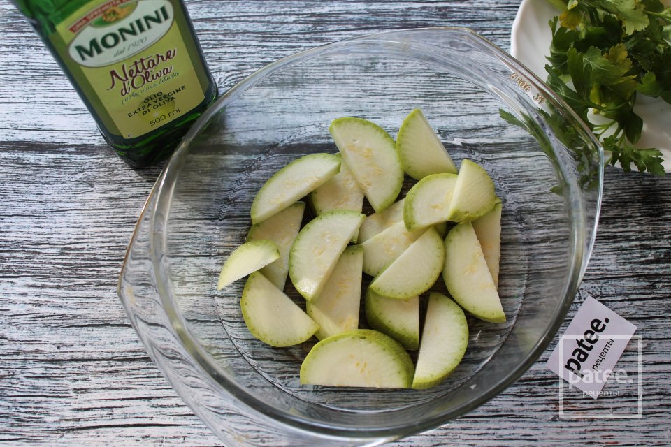 Омлет с кабачком и брынзой в микроволновке - Шаг 4