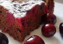 Пирог с вишней и какао