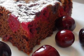 Пирог с вишней и какао