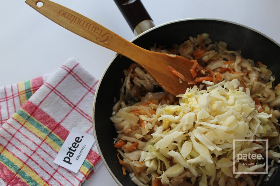 Дрожжевые пирожки с капустой - Шаг 9