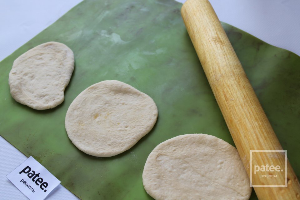 Дрожжевые пирожки с капустой - Шаг 12