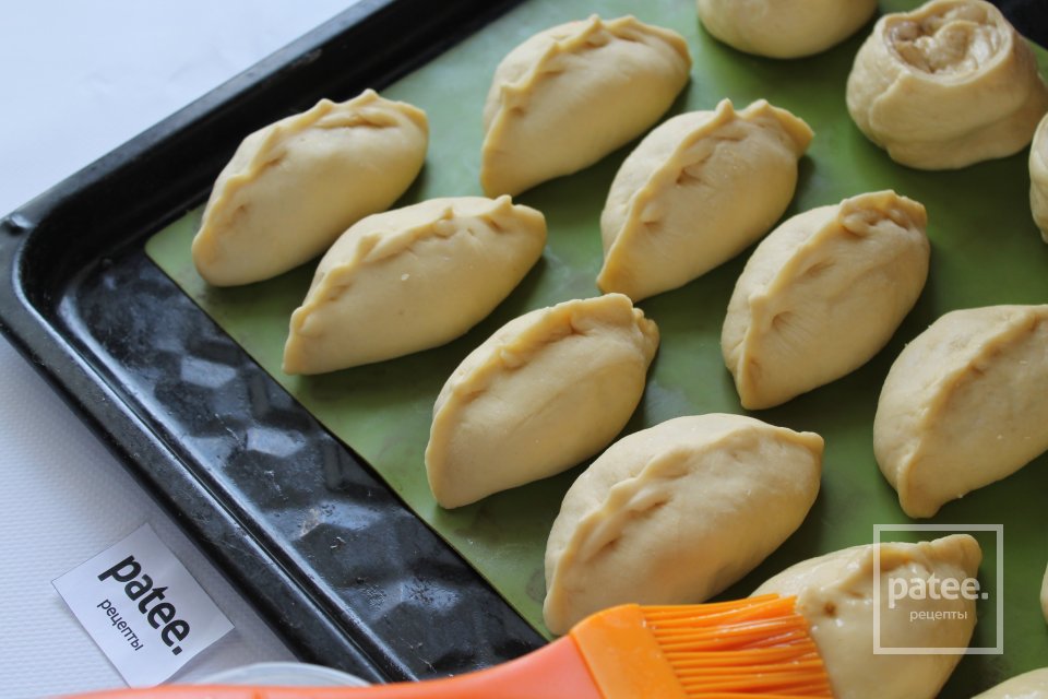 Дрожжевые пирожки с капустой - Шаг 14