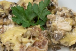 Тефтели в сливочно-грибном соусе