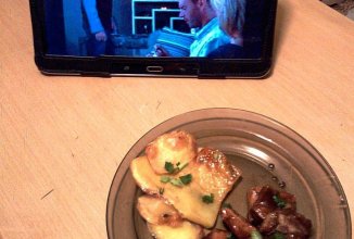 Свиная грудка, тушеная в специях