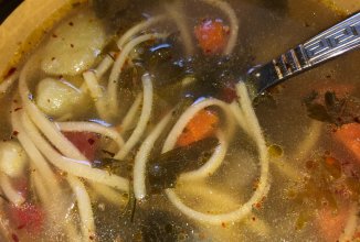 Борщ с домашней лапшой