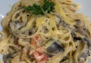 Паста с грибами и помидорами черри в сливочном соусе