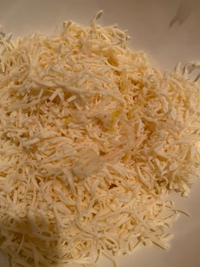 Еврейская закуска из сыра с чесноком - Шаг 1