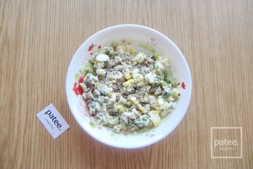 Салат со шпротами и огурцом - Шаг 9