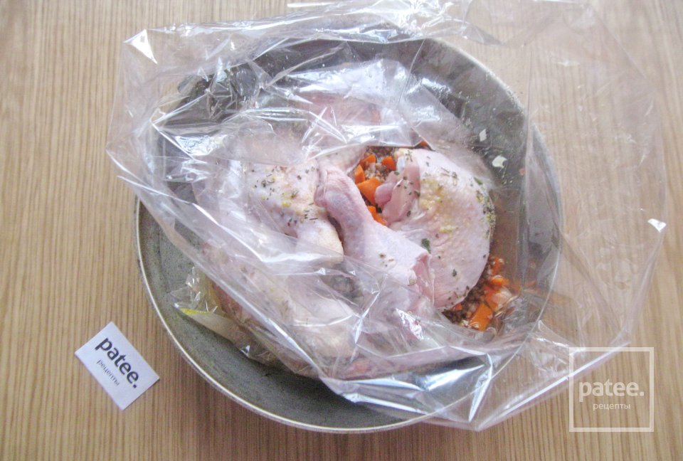 Курица с гречкой в рукаве в духовке - Шаг 10