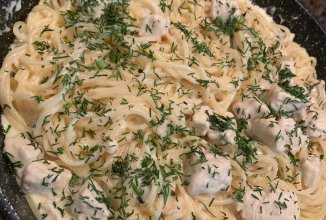 Сливочная паста с индейкой и креветками