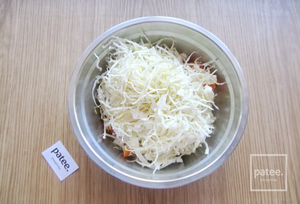 Куриные голени с капустой тушеные в рукаве - Шаг 8