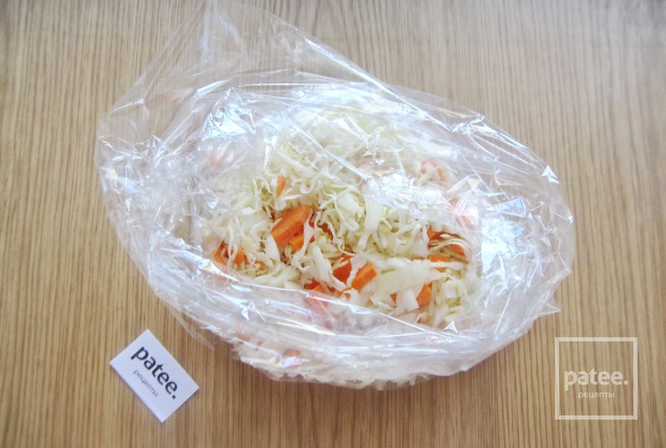 Куриные голени с капустой тушеные в рукаве - Шаг 9