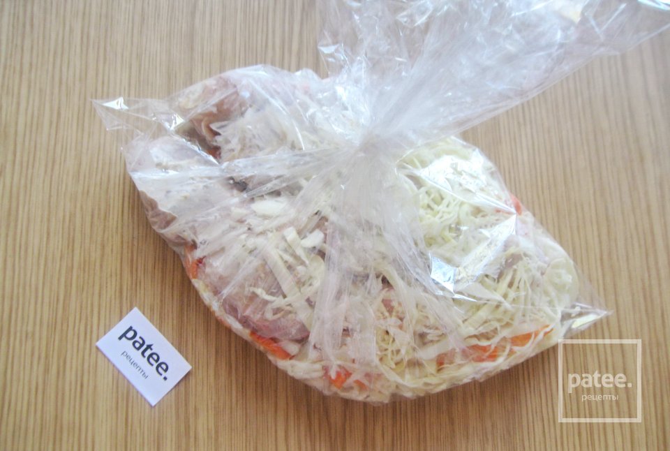 Куриные голени с капустой тушеные в рукаве - Шаг 11