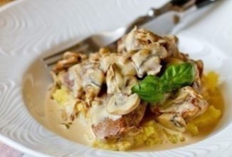 Свинина в сливочно-грибном соусе