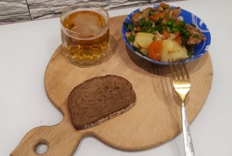Тушёная курица с картошкой.