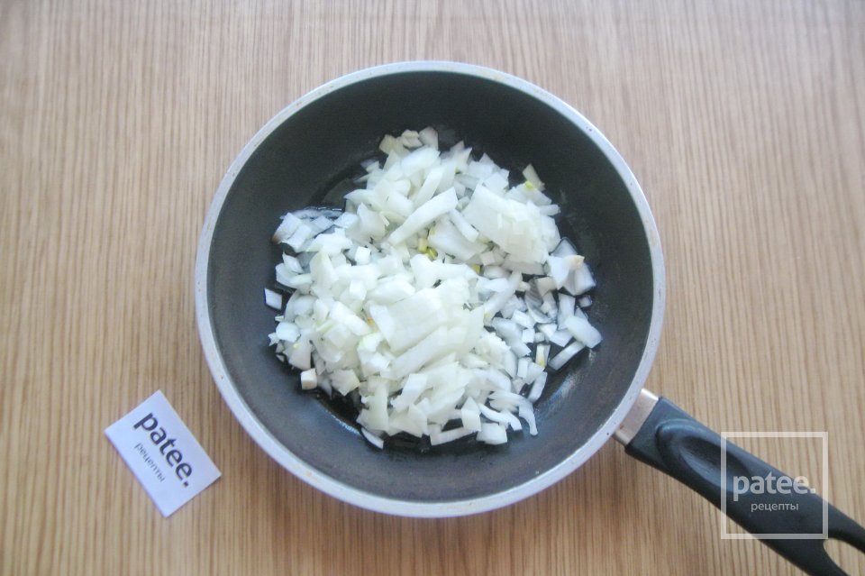 Куриные рубленые котлеты с жареным луком - Шаг 5