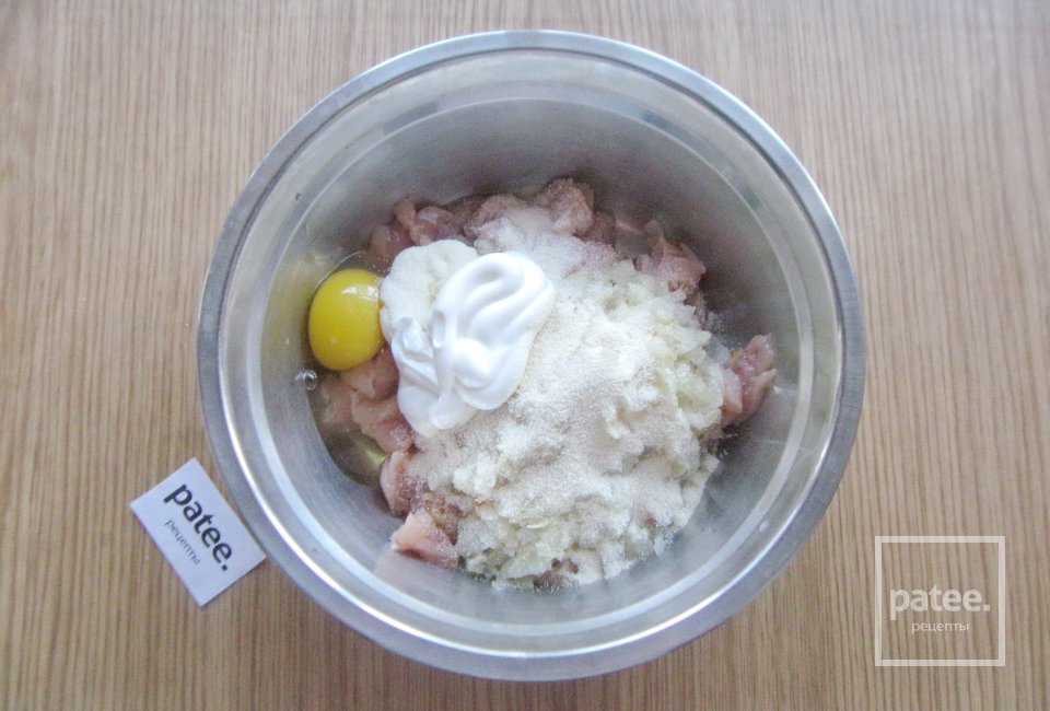 Куриные рубленые котлеты с жареным луком - Шаг 8