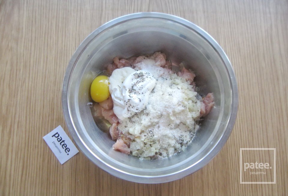 Куриные рубленые котлеты с жареным луком - Шаг 9