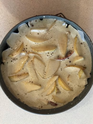 Шарлотка с яблоками🍎🍏и грушами🍐с добавлением корицы - Шаг 13