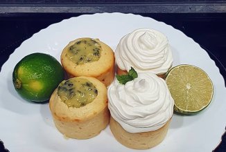 Капкейки с мятно-лаймовым курдом и белым ромом