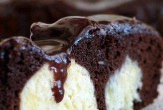 Шоколадный пирог с кокосовыми шариками