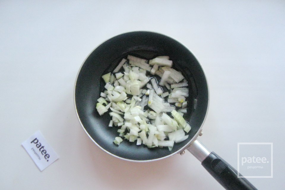 Жареные пирожки с картофелем и зеленым горошком - Шаг 4