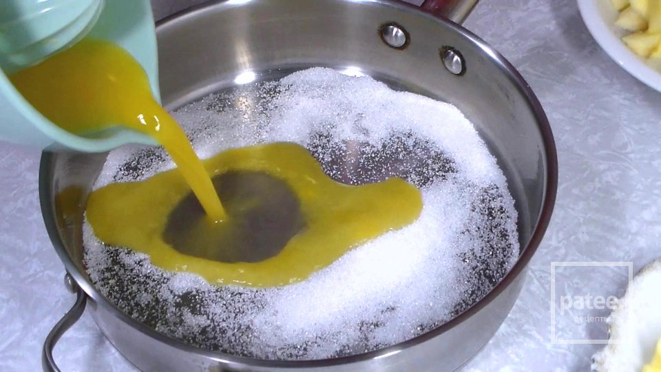 Яблочный бисквит с яблочным кремом - Шаг 4