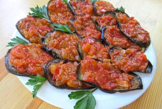 Жареные баклажаны с томатным соусом