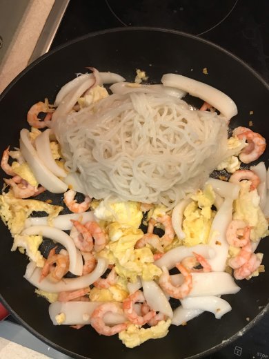 Рисовая вермишель с 🍤 🦐 креветками и кальмарами - Шаг 13