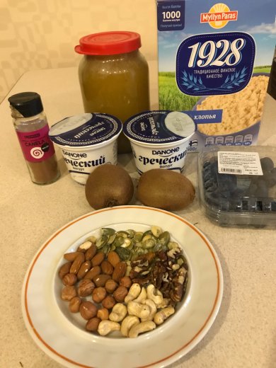 Йогуртовый десерт 🧁 с гранолой, 🥝 киви и голубикой - Шаг 1